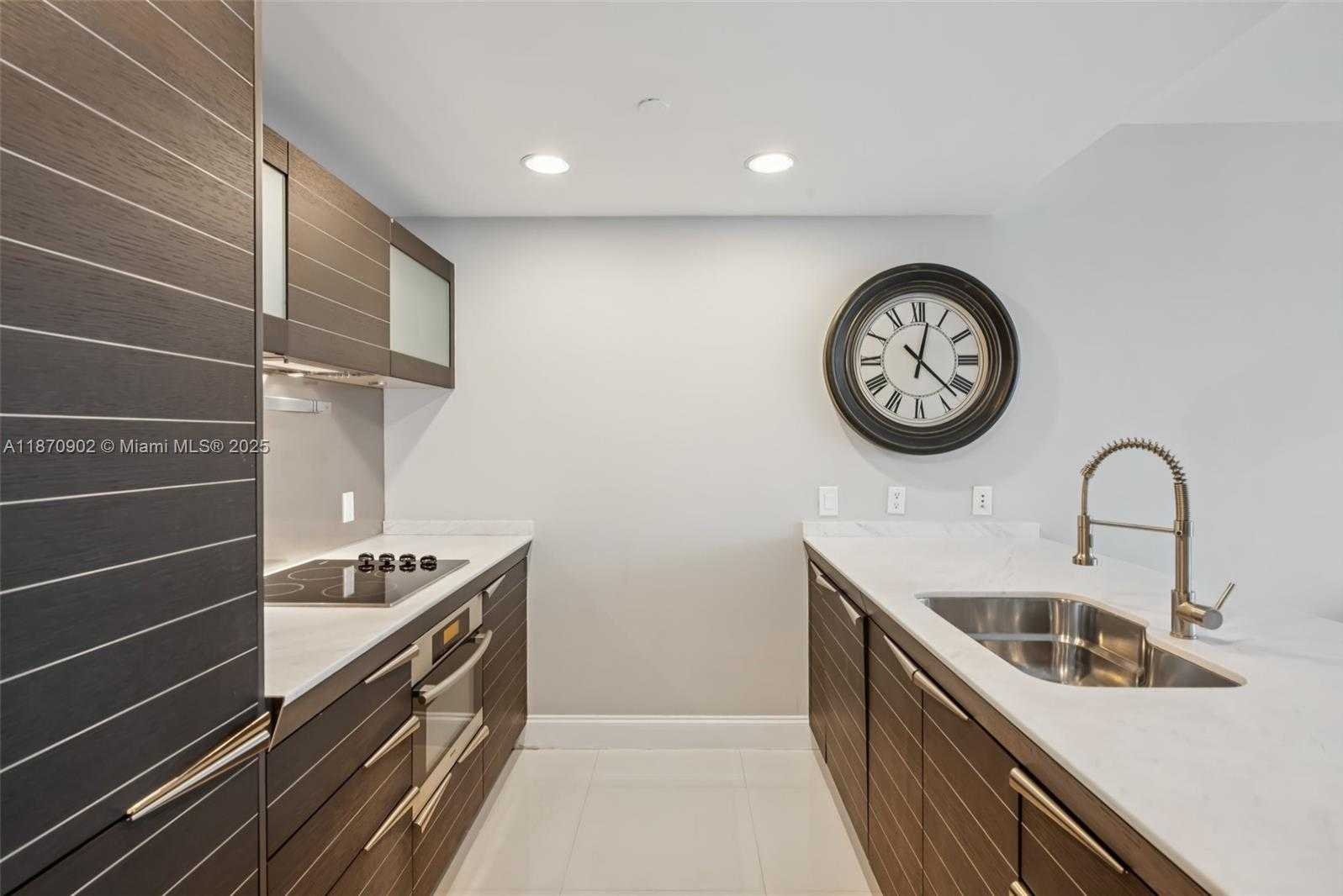 Small Image of 200 BISCAYNE BOULEVARD WAY #3113, Miami Number 6