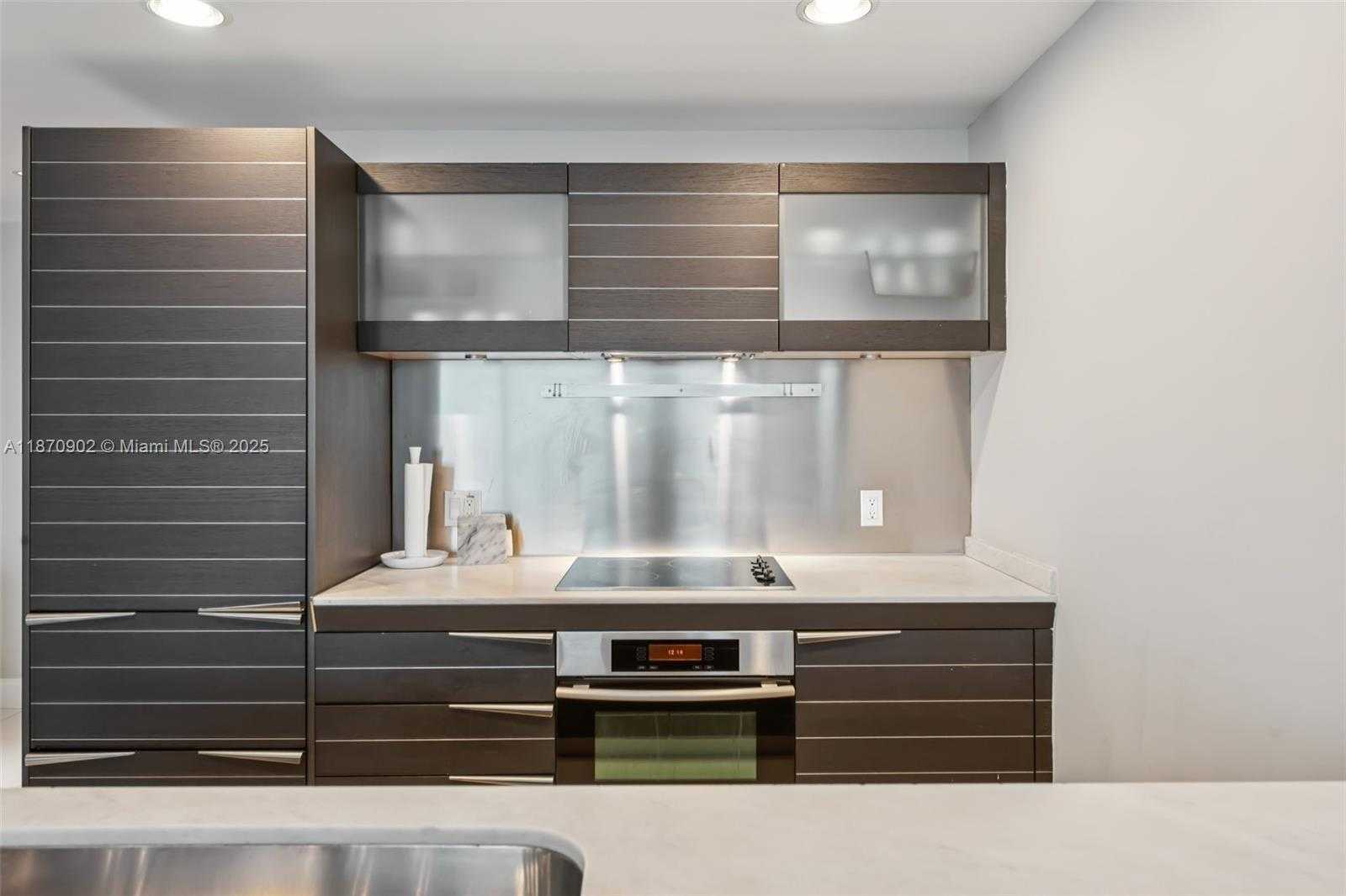 Small Image of 200 BISCAYNE BOULEVARD WAY #3113, Miami Number 7