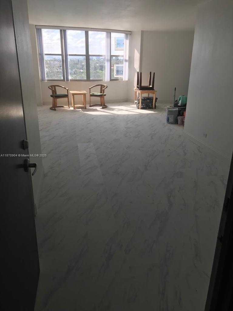 Small Image of 7441 WAYNE AVE #5C, Miami Beach Number 2