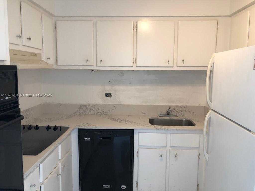 Small Image of 7441 WAYNE AVE #5C, Miami Beach Number 3