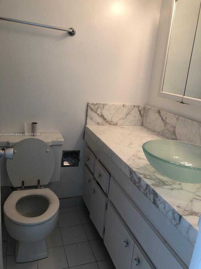 Small Image of 7441 WAYNE AVE #5C, Miami Beach Number 4