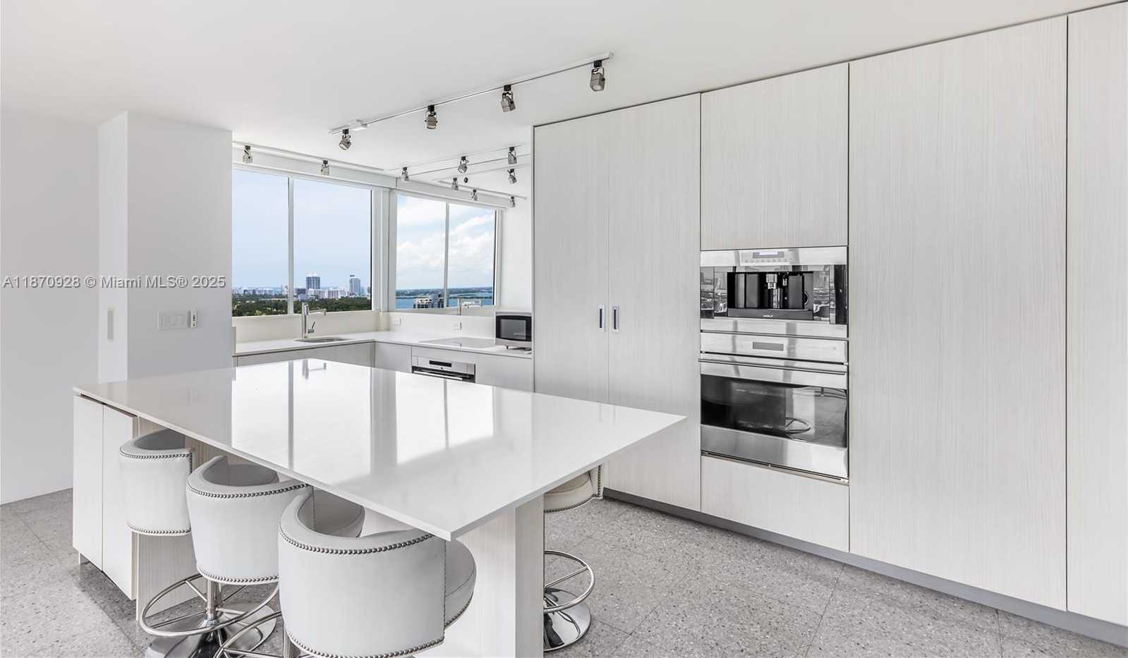 Small Image of 1330 WEST AVE #3201, Miami Beach Number 19