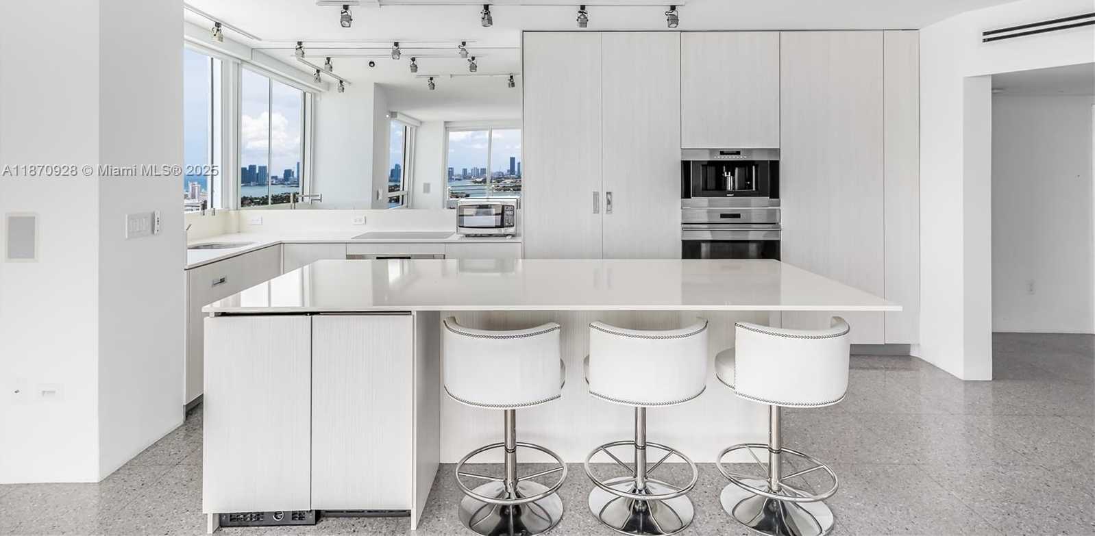 Small Image of 1330 WEST AVE #3201, Miami Beach Number 4