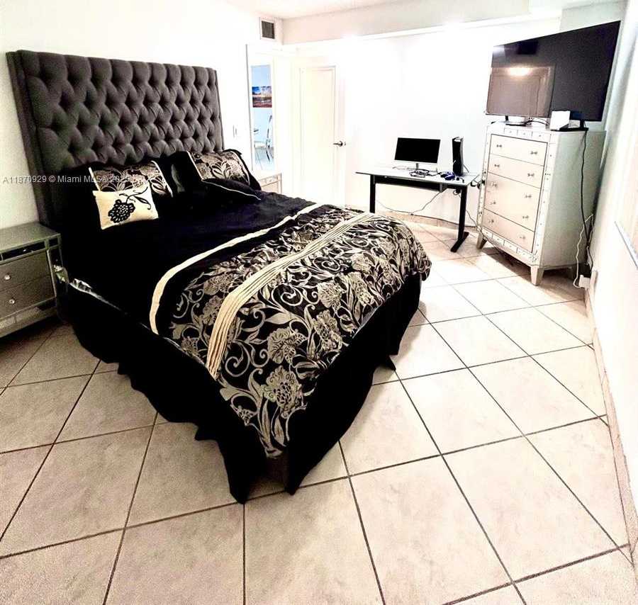 Small Image of 3725 SOUTH OCEAN DR #1116, Hollywood Number 6