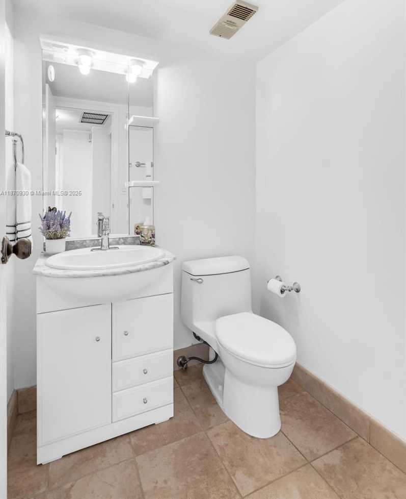 Small Image of 2333 BRICKELL AVE #2708, Miami Number 17