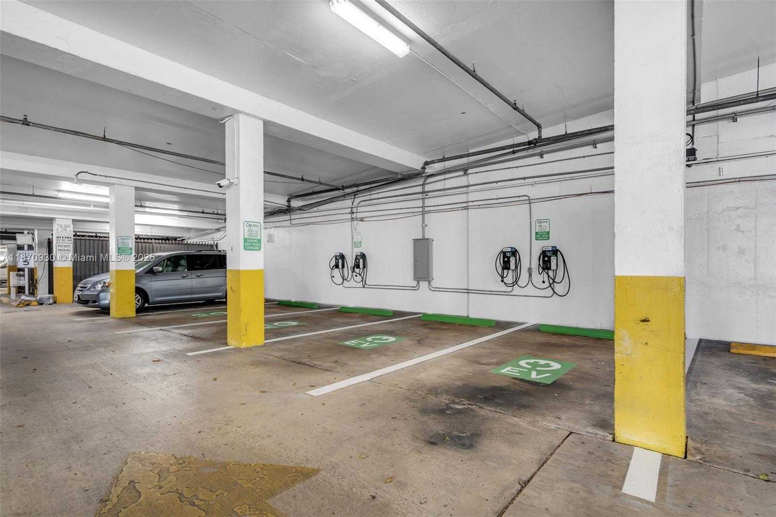 Small Image of 2333 BRICKELL AVE #2708, Miami Number 38