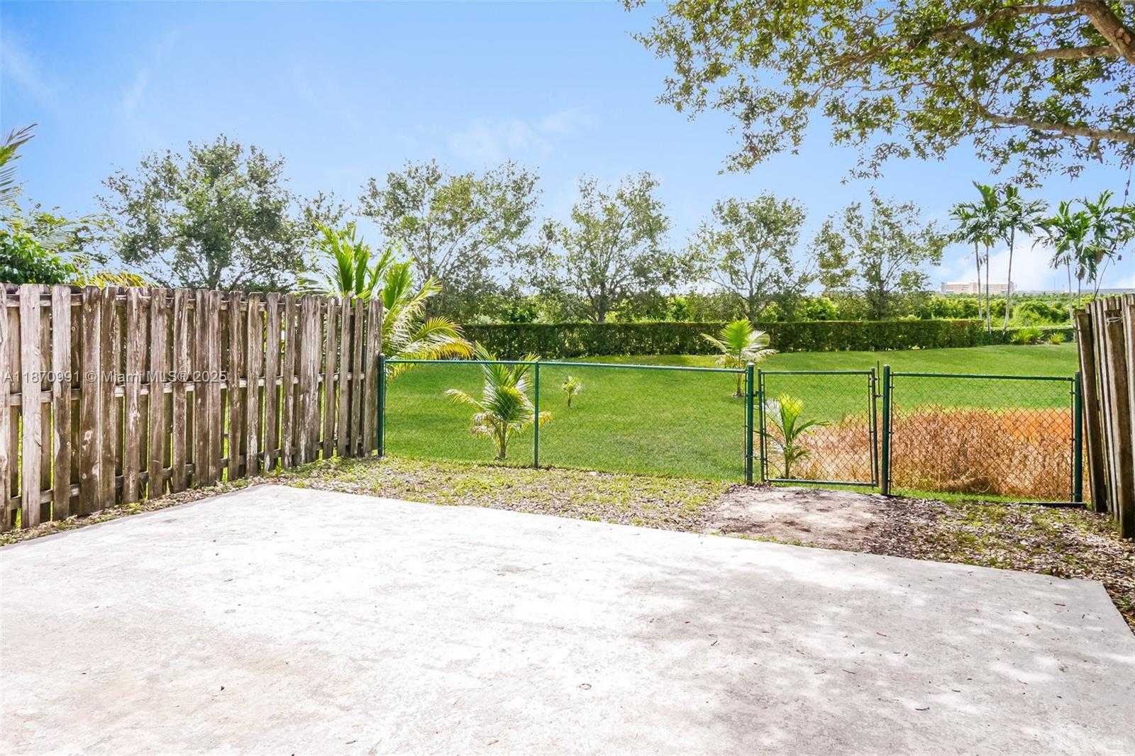 Small Image of 457 SOUTH EAST 37 PLACE, Homestead Number 15