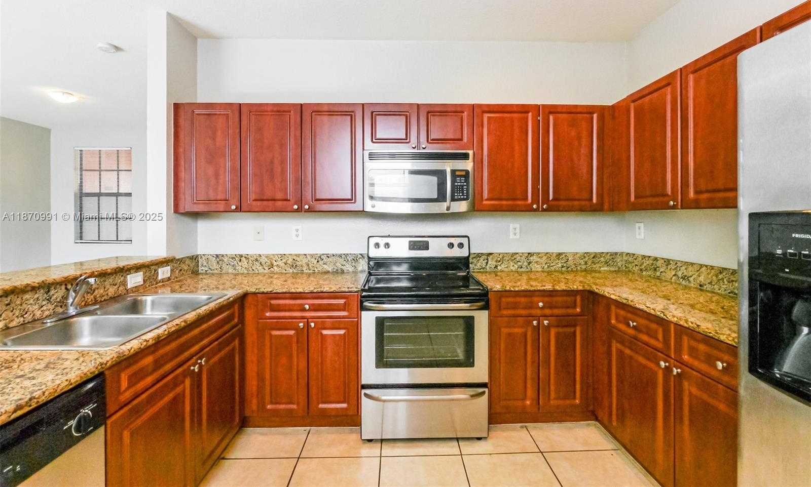Small Image of 457 SOUTH EAST 37 PLACE, Homestead Number 8