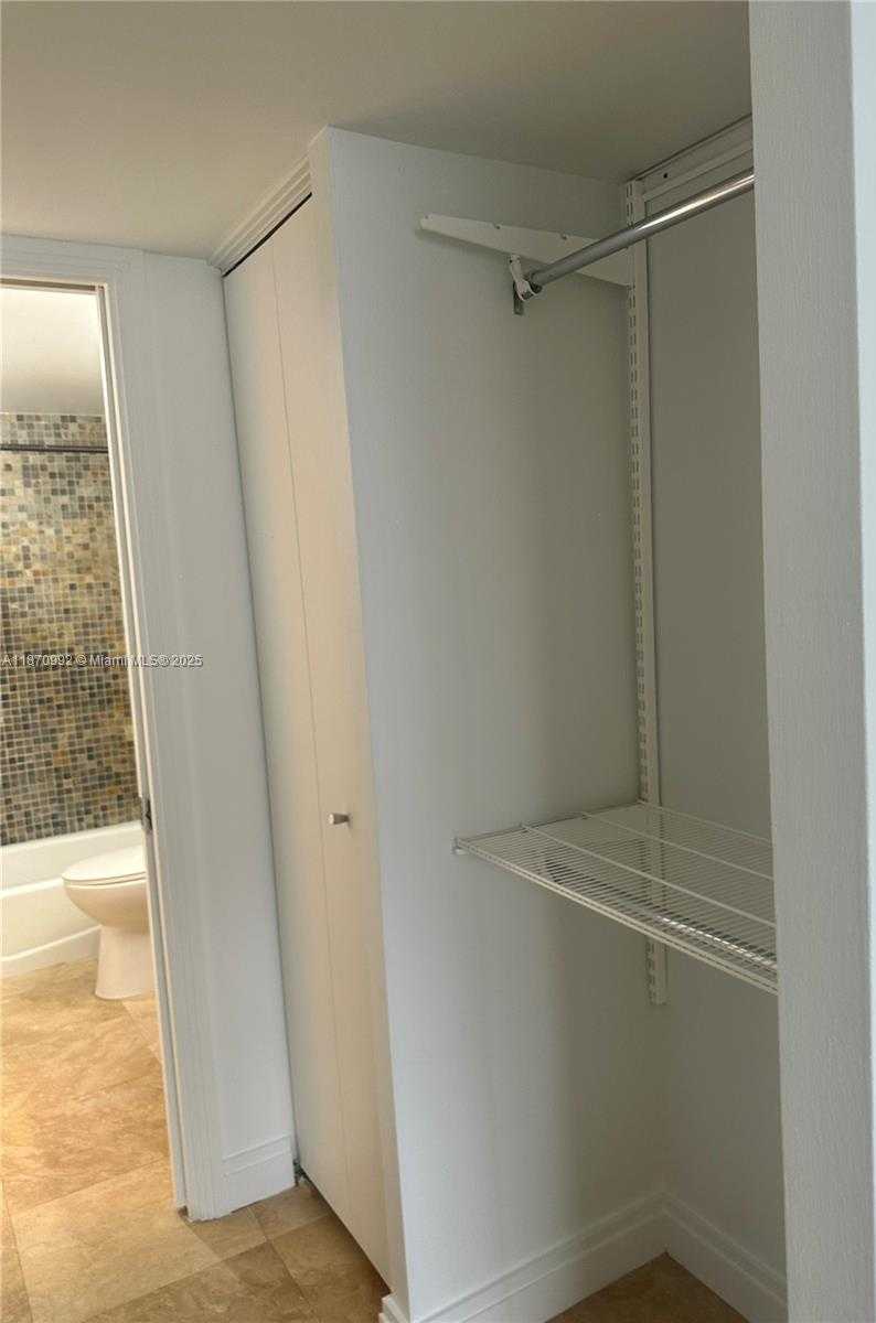 Small Image of 401 OCEAN DR #321, Miami Beach Number 12
