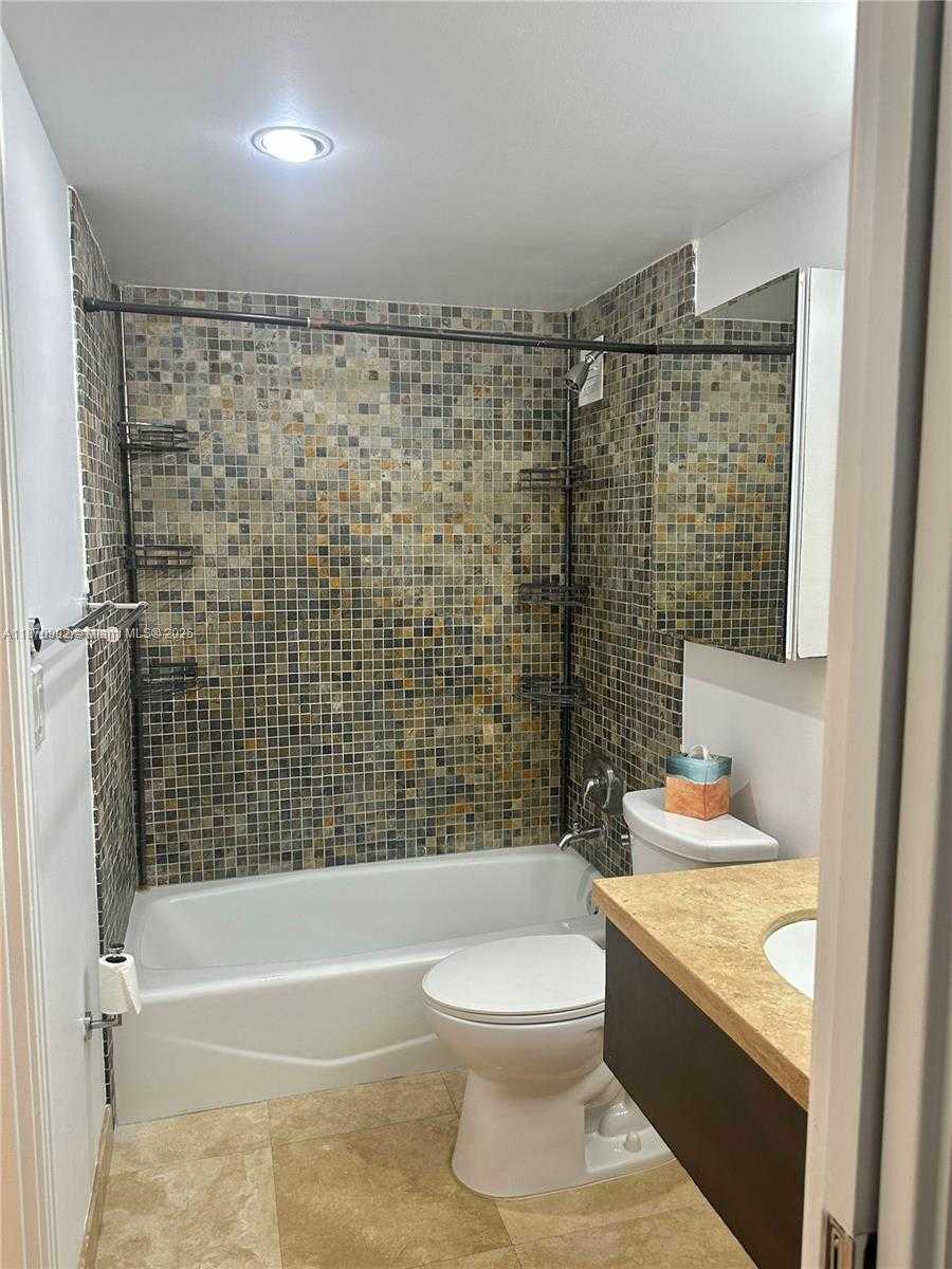 Small Image of 401 OCEAN DR #321, Miami Beach Number 9