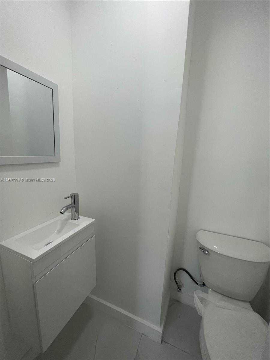Small Image of 785 81ST ST #3, Miami Beach Number 9