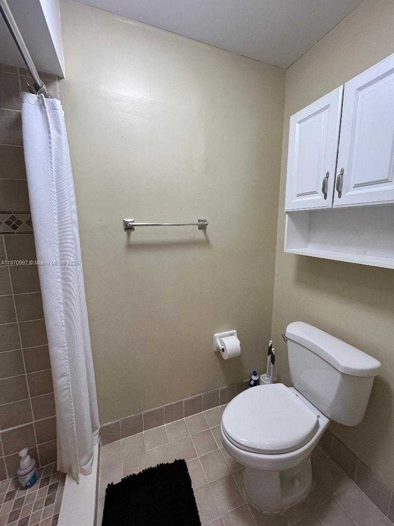 Small Image of 775 CRYSTAL LAKE DR, Deerfield Beach Number 7