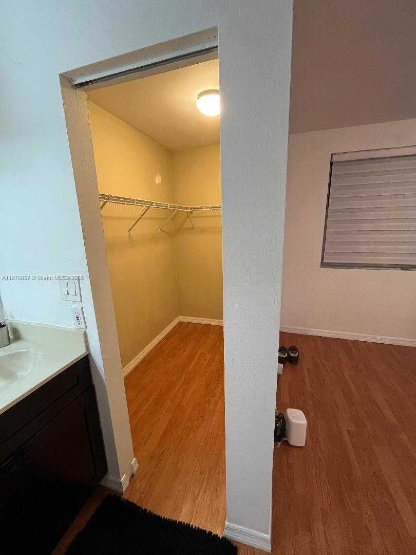 Small Image of 775 CRYSTAL LAKE DR, Deerfield Beach Number 8