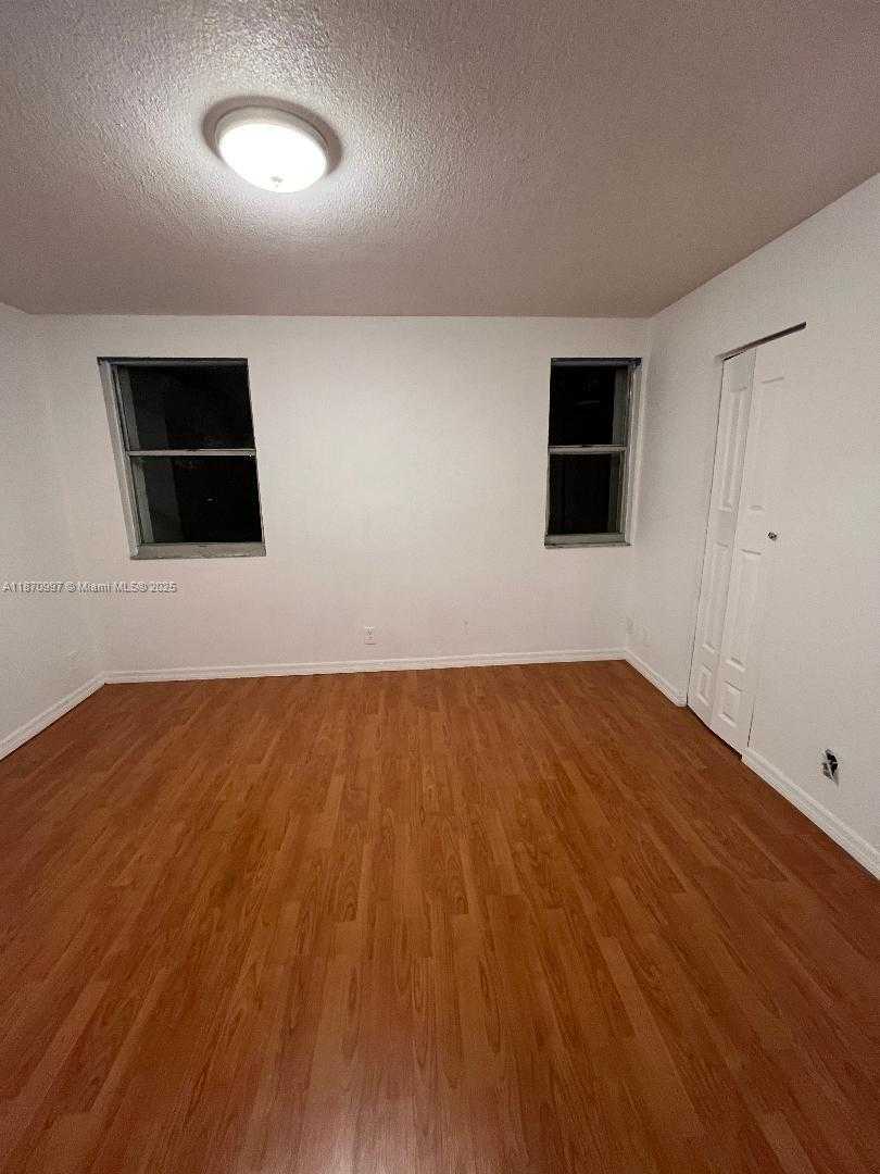 Small Image of 775 CRYSTAL LAKE DR, Deerfield Beach Number 9