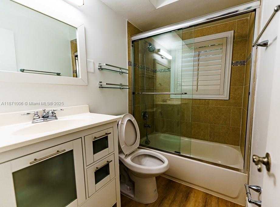 Small Image of 95 EDGEWATER DR #105, Coral Gables Number 10