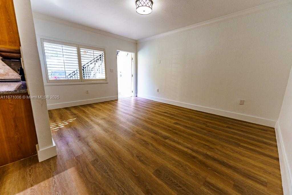 Small Image of 95 EDGEWATER DR #105, Coral Gables Number 7