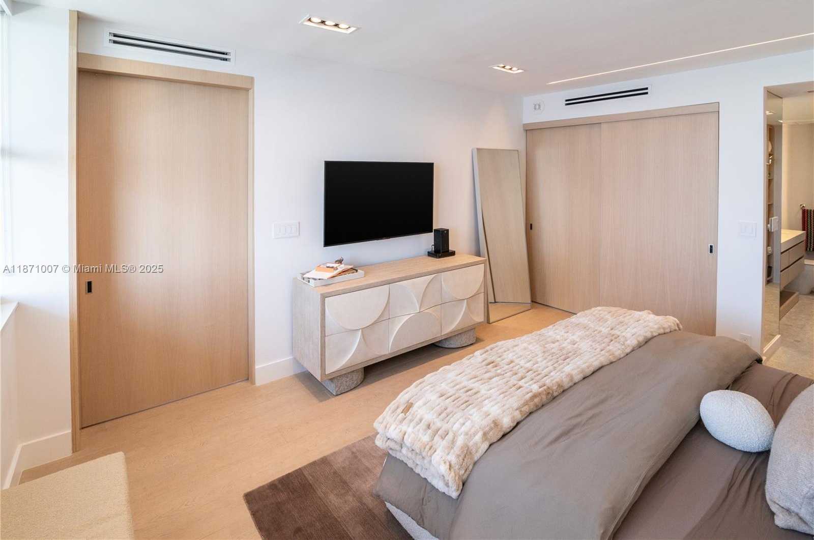 Small Image of 20 ISLAND AVE #1407, Miami Beach Number 26