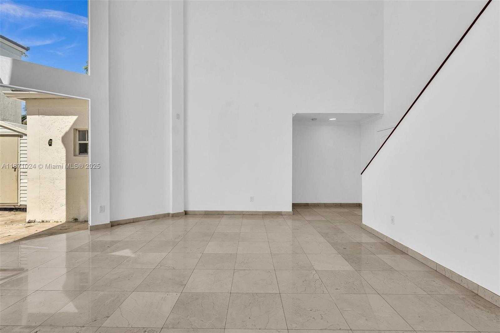 Small Image of 20645 NORTH EAST 25TH PL, Miami Number 11