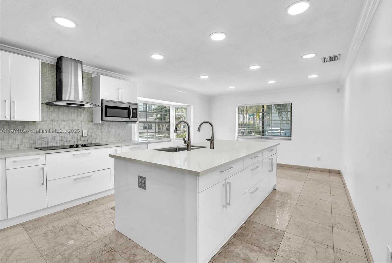 Small Image of 20645 NORTH EAST 25TH PL, Miami Number 14