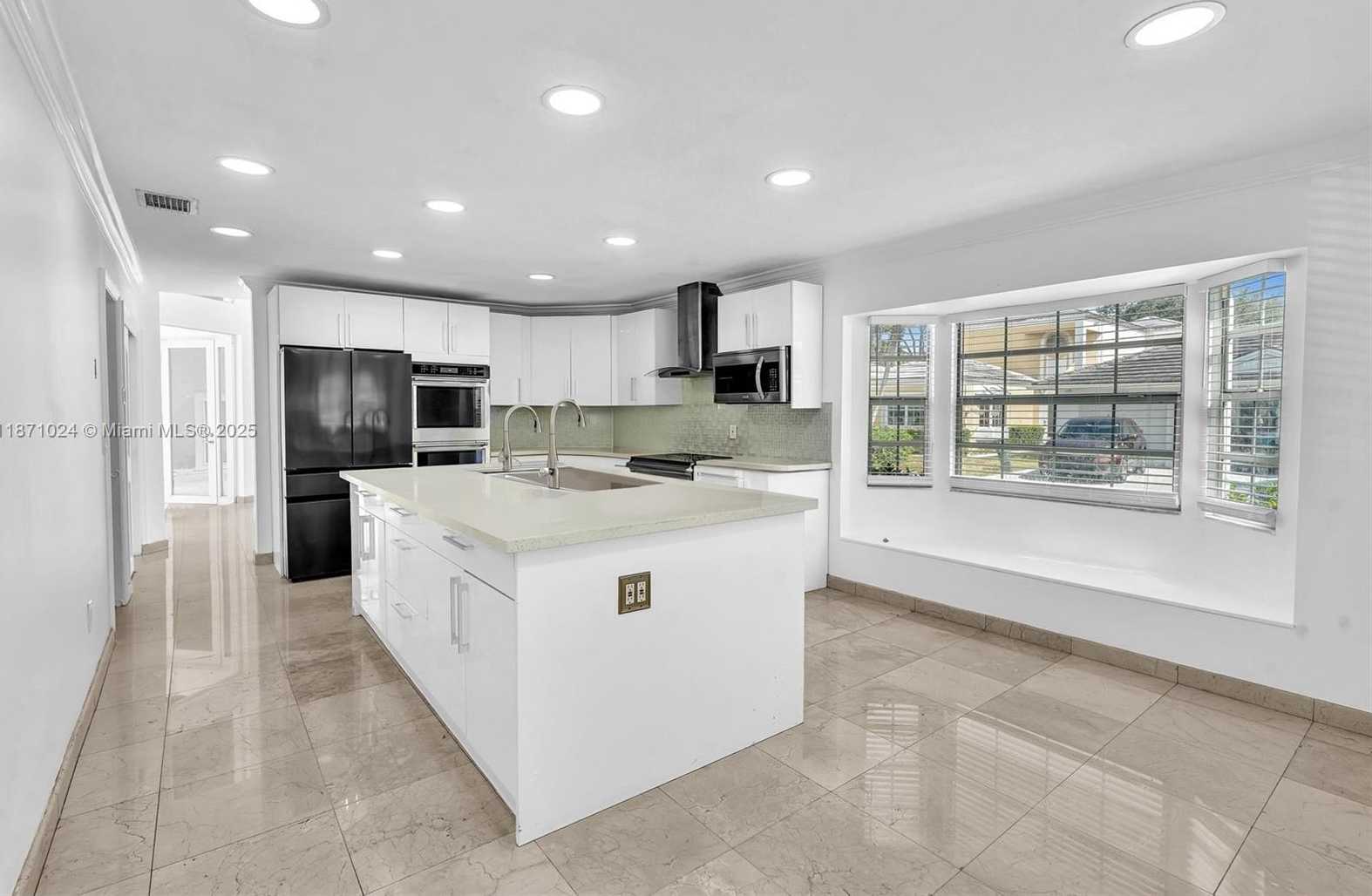 Small Image of 20645 NORTH EAST 25TH PL, Miami Number 18
