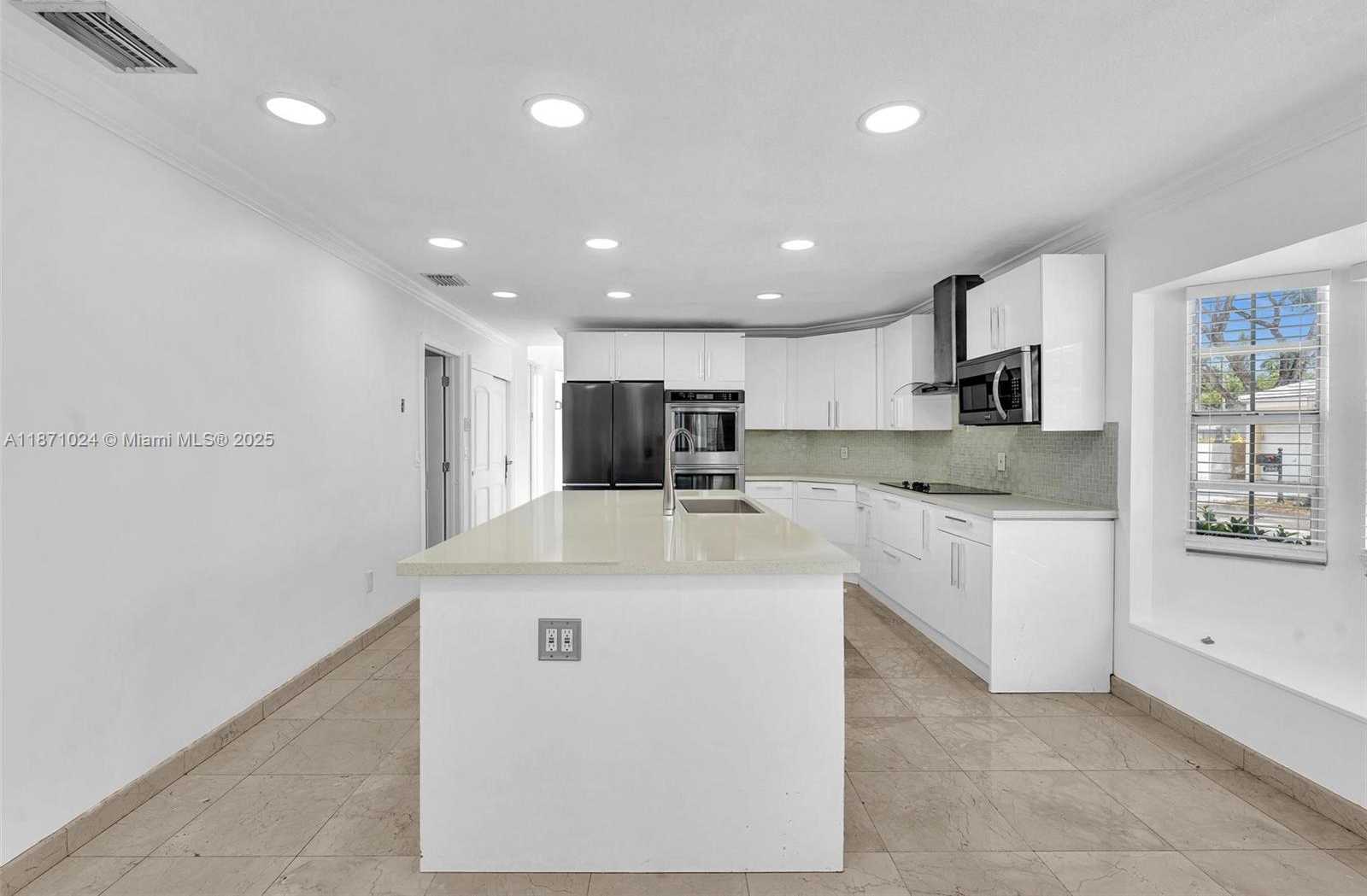 Small Image of 20645 NORTH EAST 25TH PL, Miami Number 19