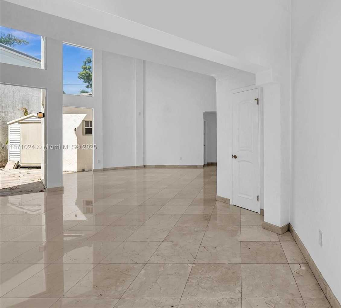 Small Image of 20645 NORTH EAST 25TH PL, Miami Number 2