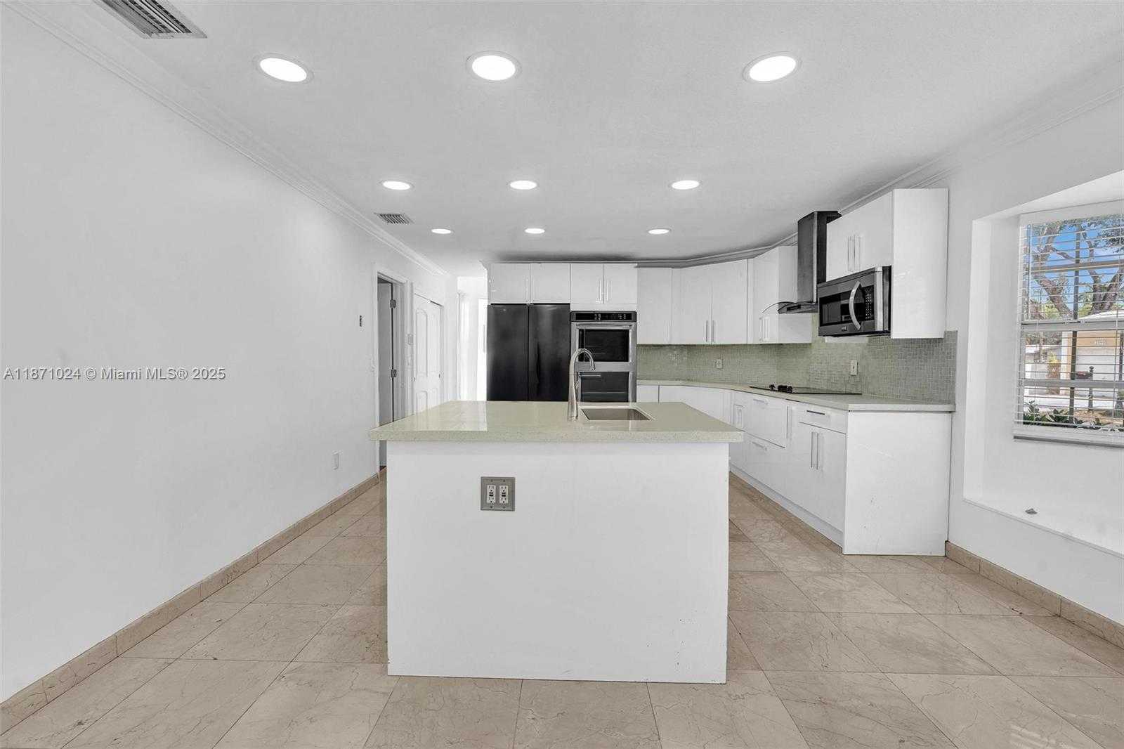 Small Image of 20645 NORTH EAST 25TH PL, Miami Number 20