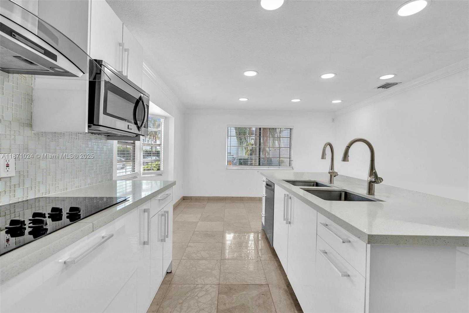 Small Image of 20645 NORTH EAST 25TH PL, Miami Number 24