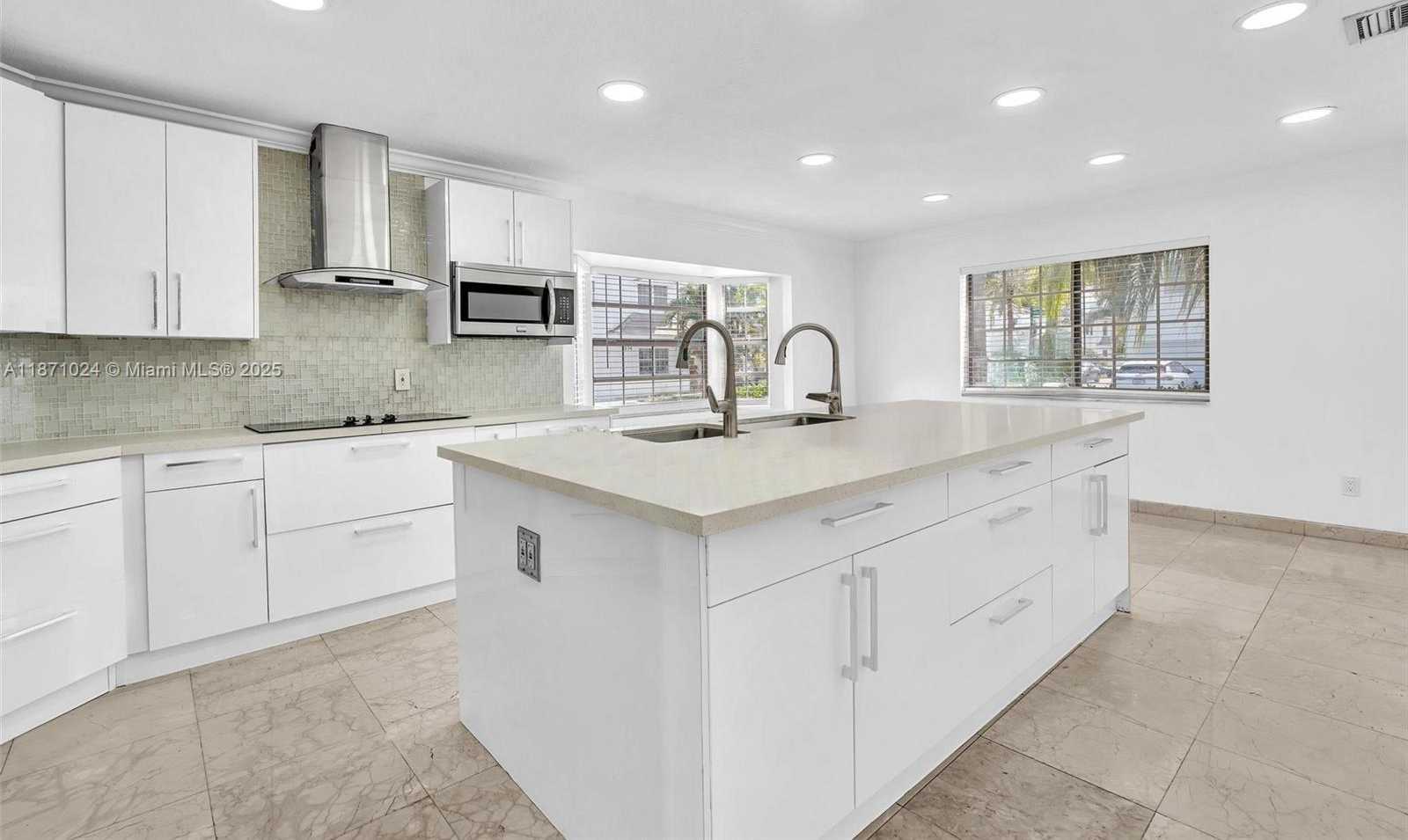 Small Image of 20645 NORTH EAST 25TH PL, Miami Number 26