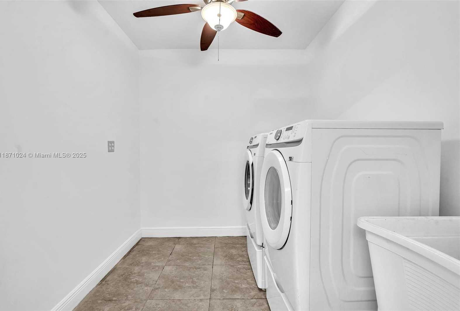 Small Image of 20645 NORTH EAST 25TH PL, Miami Number 27