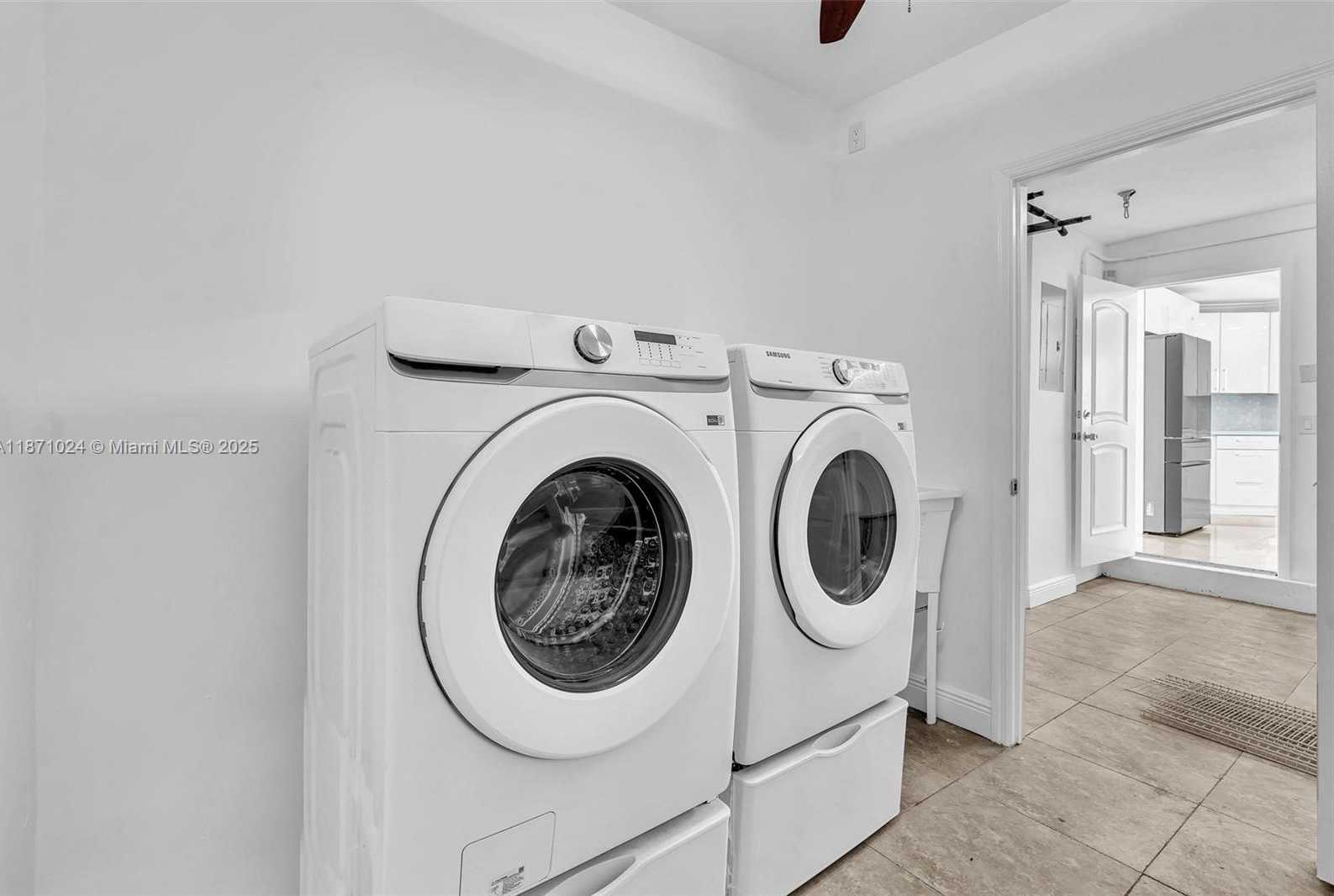 Small Image of 20645 NORTH EAST 25TH PL, Miami Number 28