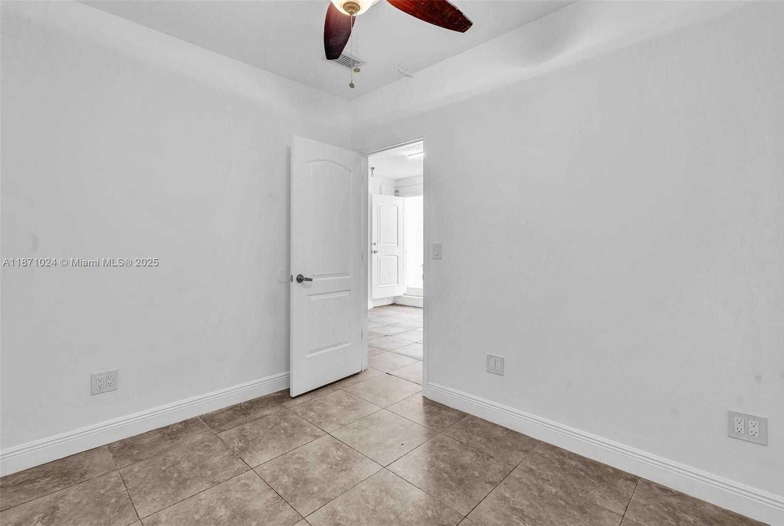 Small Image of 20645 NORTH EAST 25TH PL, Miami Number 31