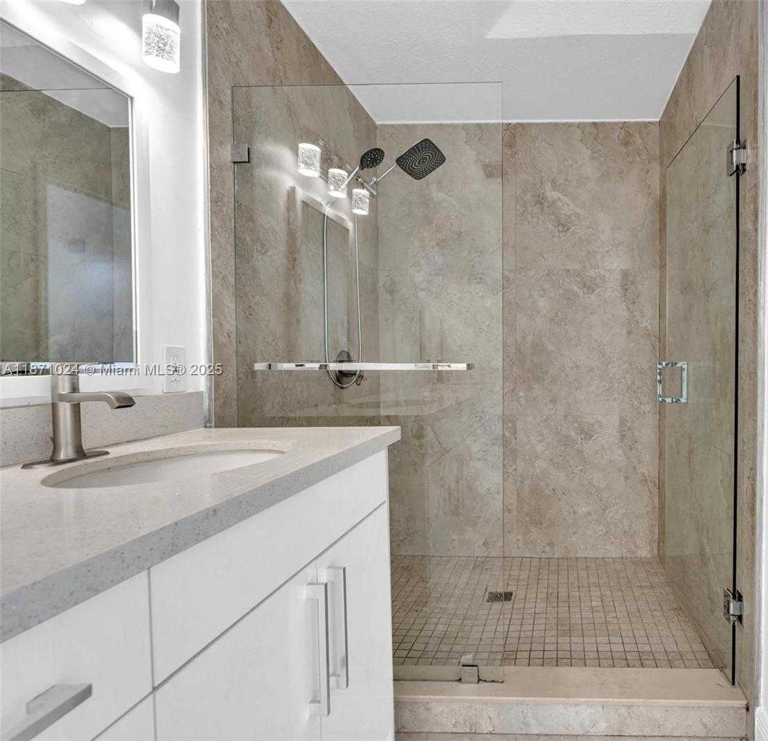 Small Image of 20645 NORTH EAST 25TH PL, Miami Number 37