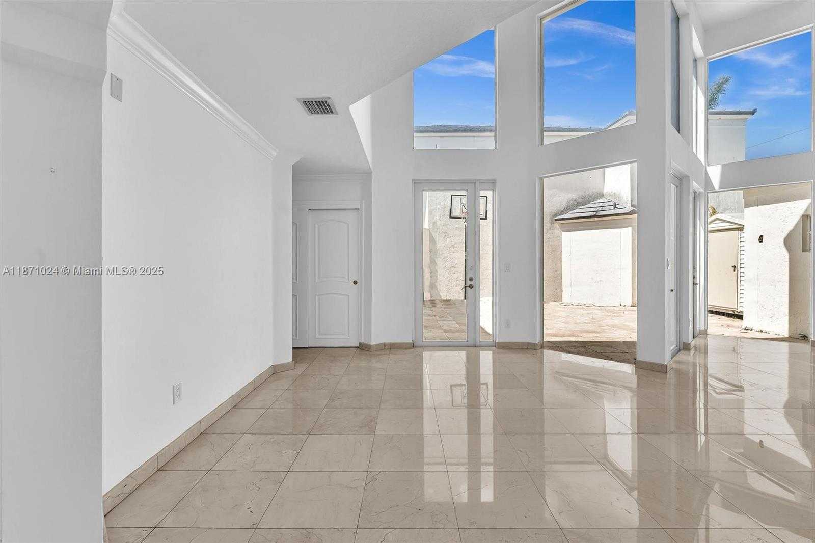Small Image of 20645 NORTH EAST 25TH PL, Miami Number 4