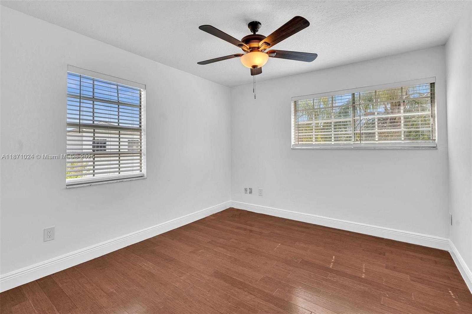 Small Image of 20645 NORTH EAST 25TH PL, Miami Number 40