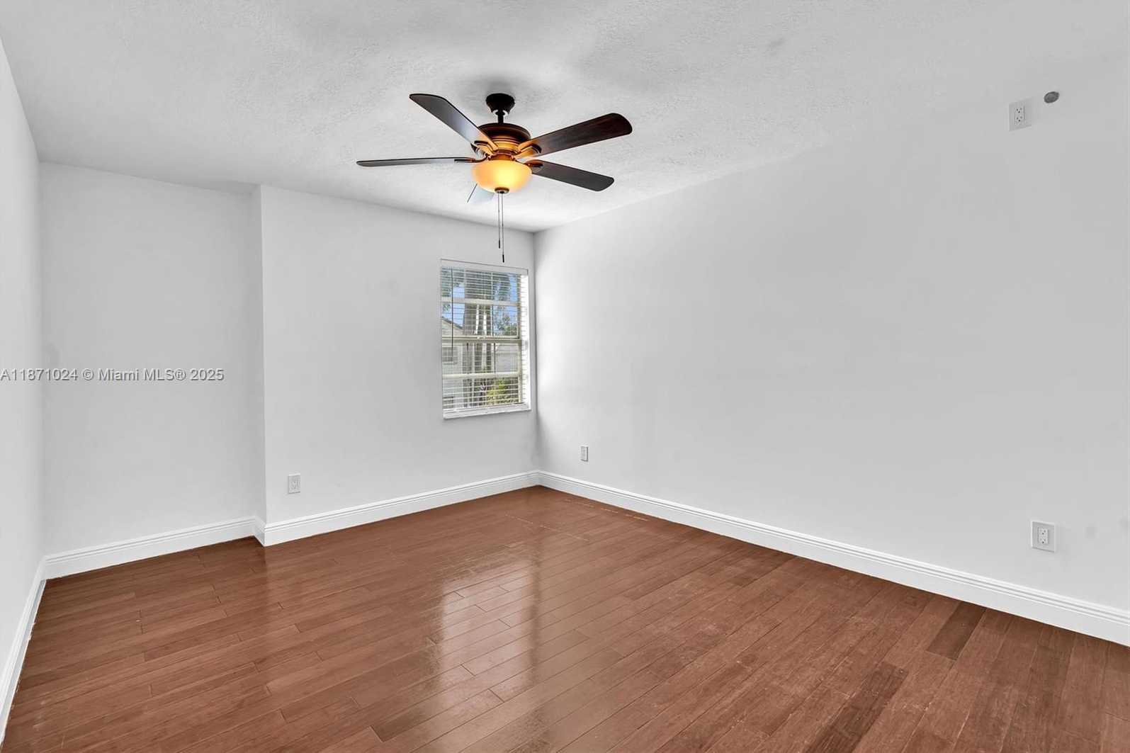 Small Image of 20645 NORTH EAST 25TH PL, Miami Number 42