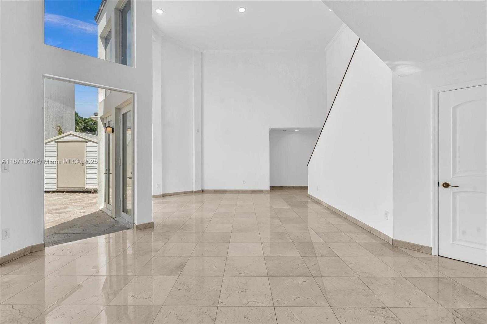 Small Image of 20645 NORTH EAST 25TH PL, Miami Number 5