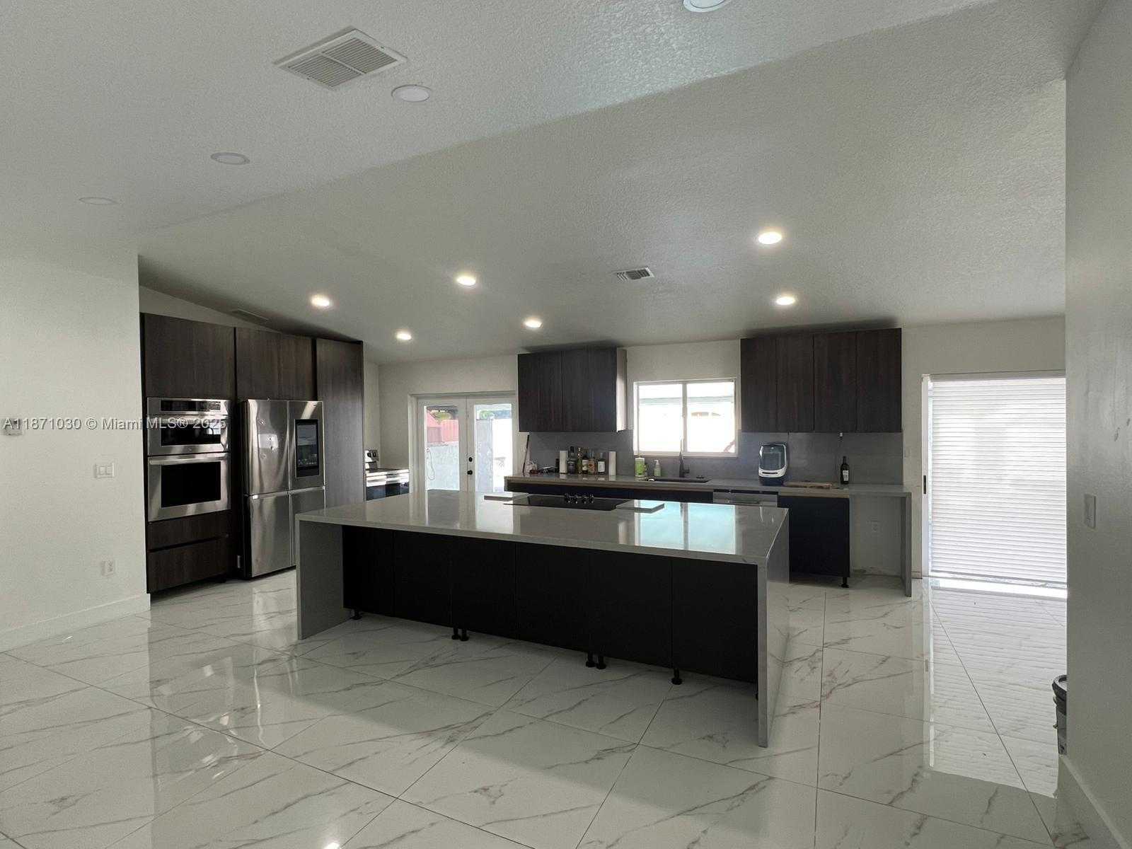 Small Image of 17803 SOUTH WEST 152ND PL, Miami Number 2