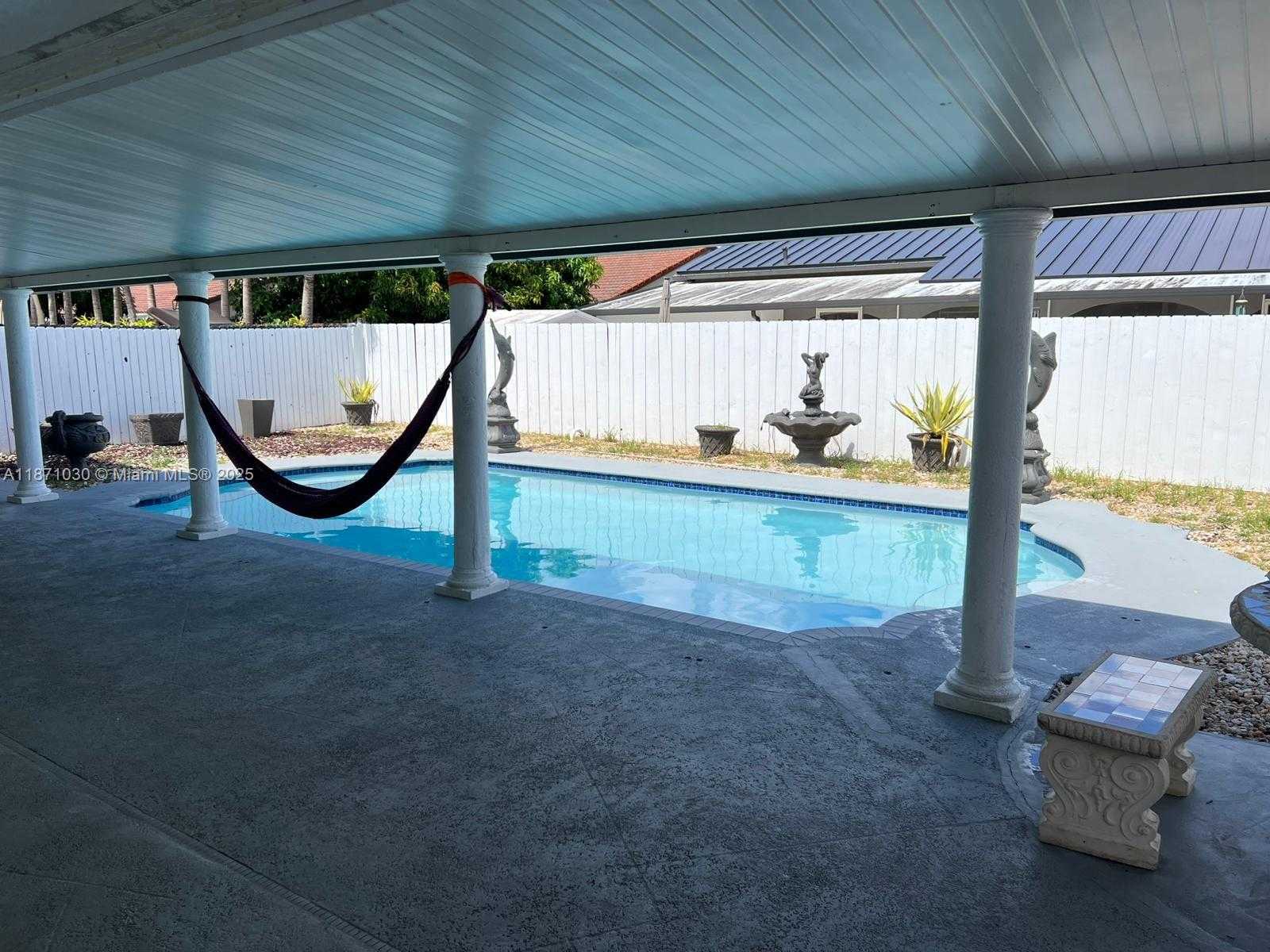 Small Image of 17803 SOUTH WEST 152ND PL, Miami Number 4