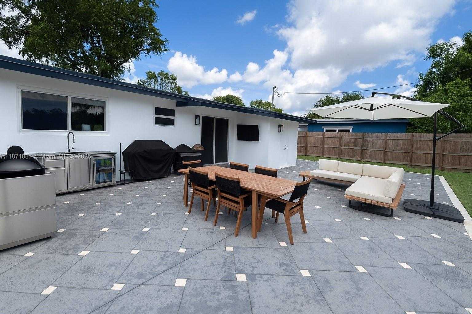 Small Image of 2321 ISLAND DR, Miramar Number 2