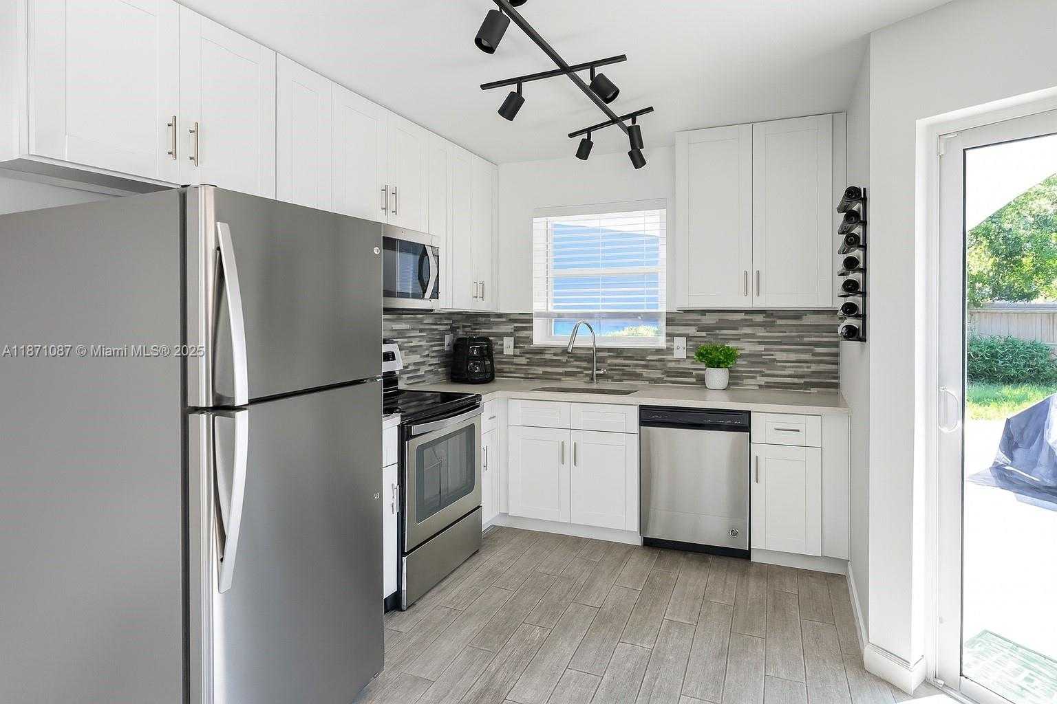 Small Image of 2321 ISLAND DR, Miramar Number 5