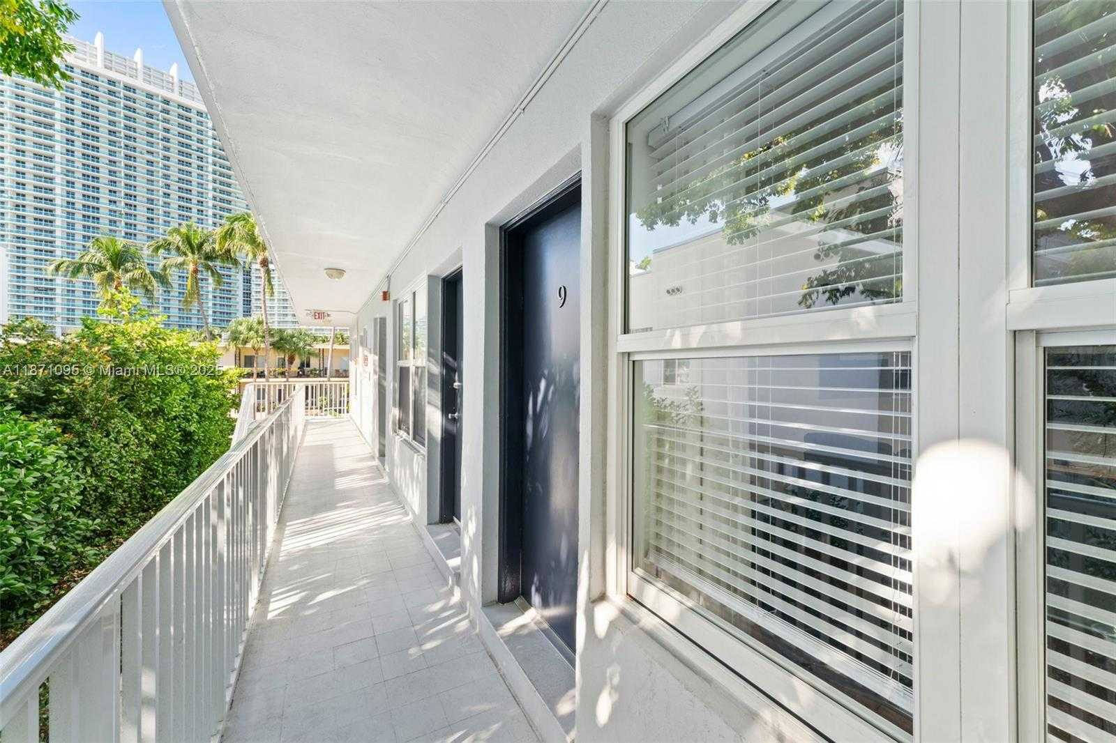 Small Image of 1515 WEST AVE #9, Miami Beach Number 3