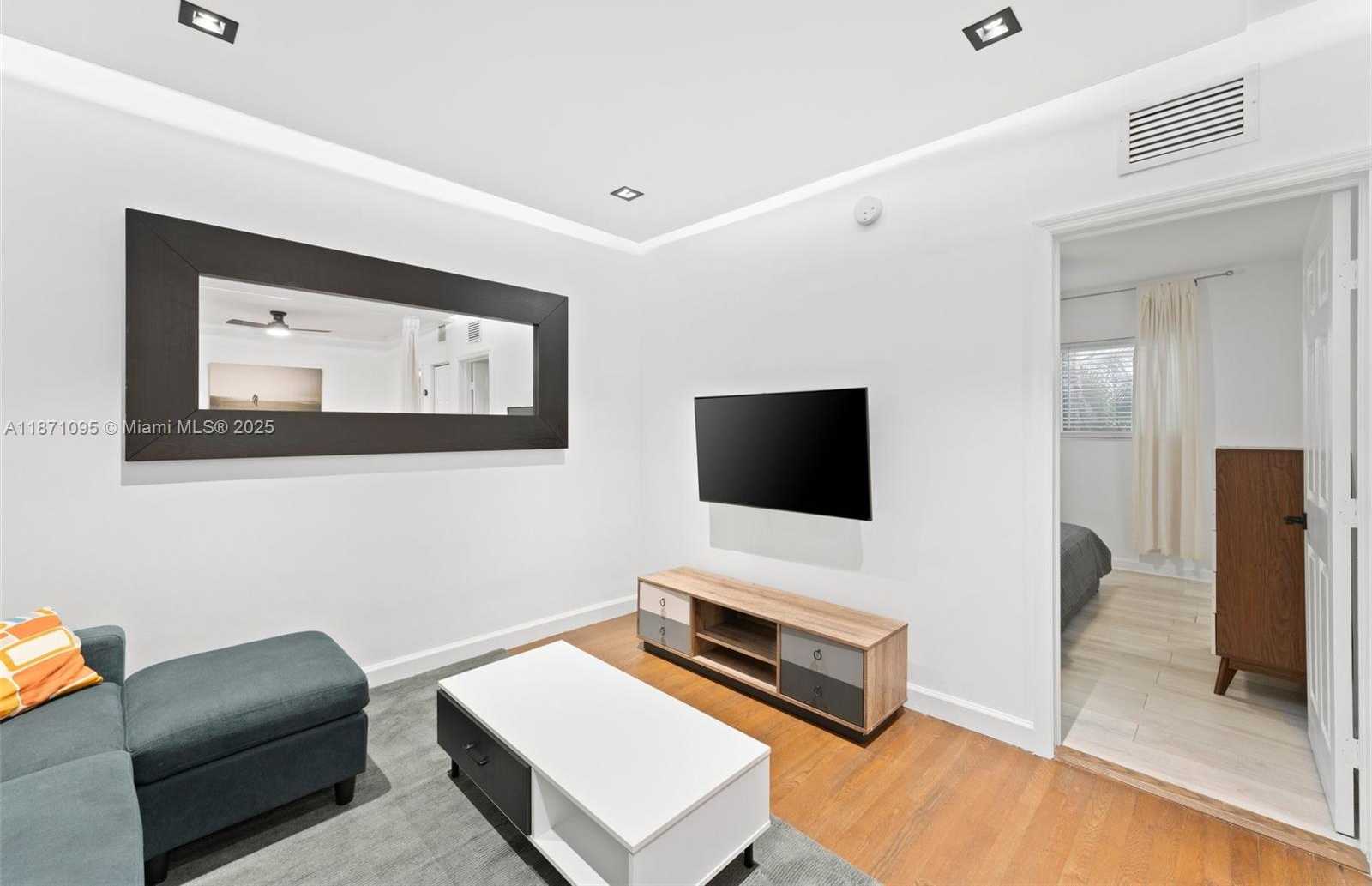 Small Image of 1515 WEST AVE #9, Miami Beach Number 6