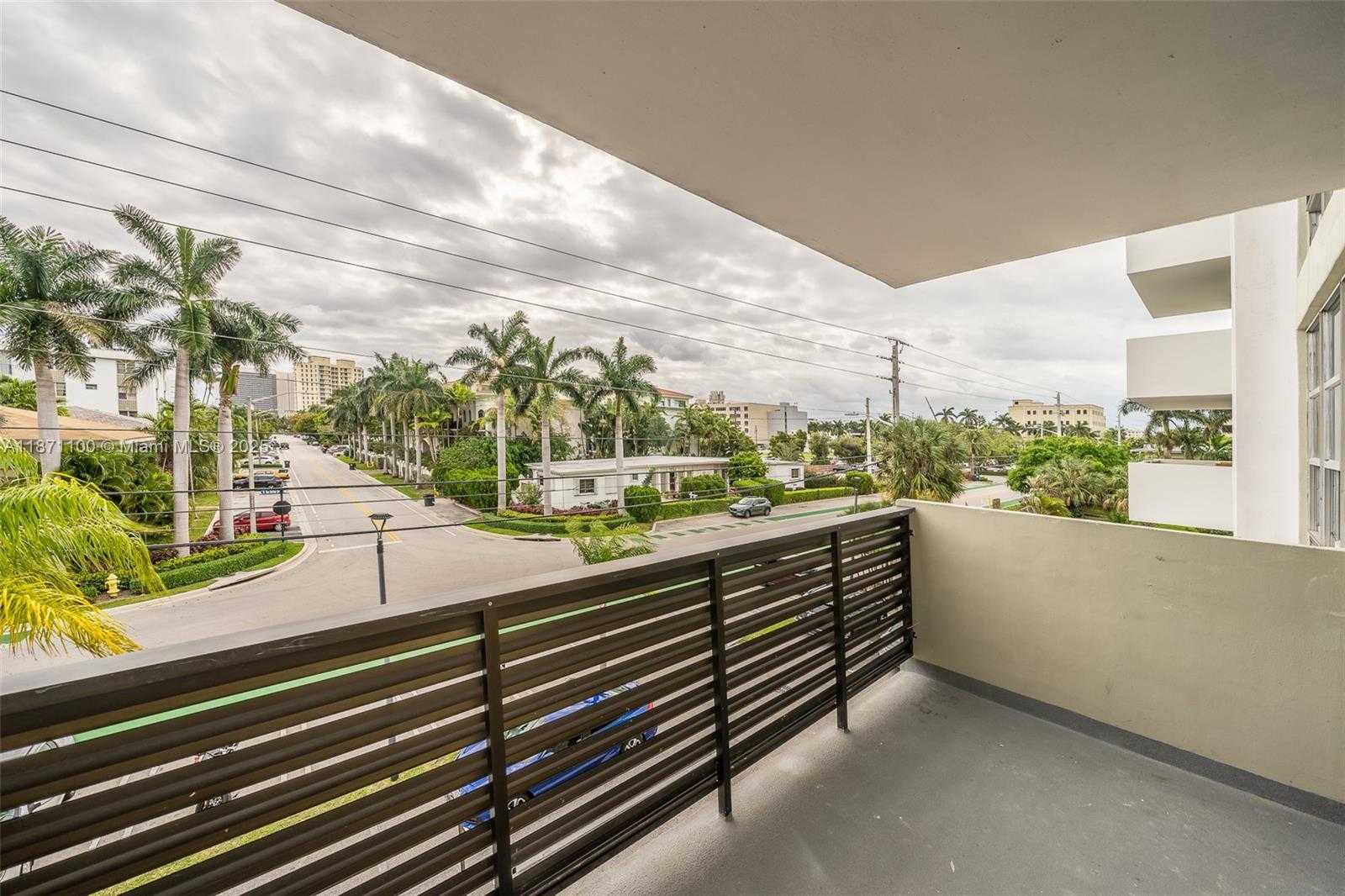 Small Image of 9800 WEST BAY HARBOR DR #308, Bay Harbor Islands Number 12