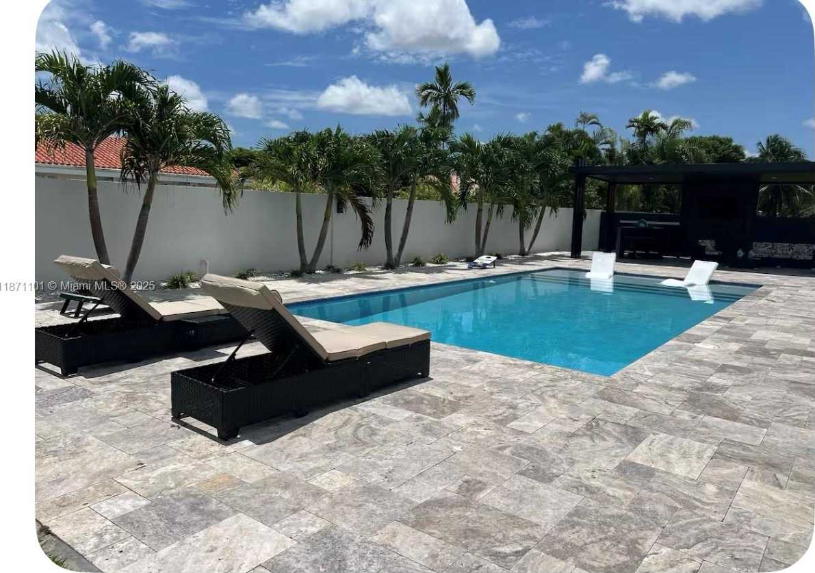 Small Image of 6201 SOUTH WEST 107TH AVE, Miami Number 2