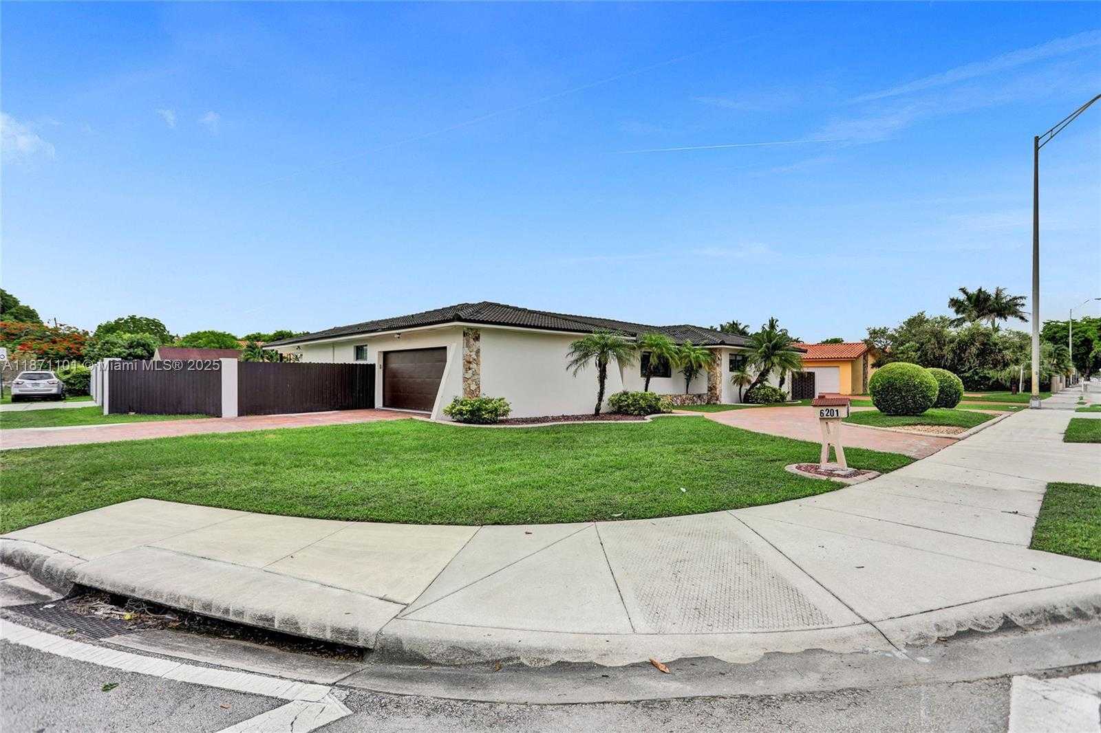 Small Image of 6201 SOUTH WEST 107TH AVE, Miami Number 23