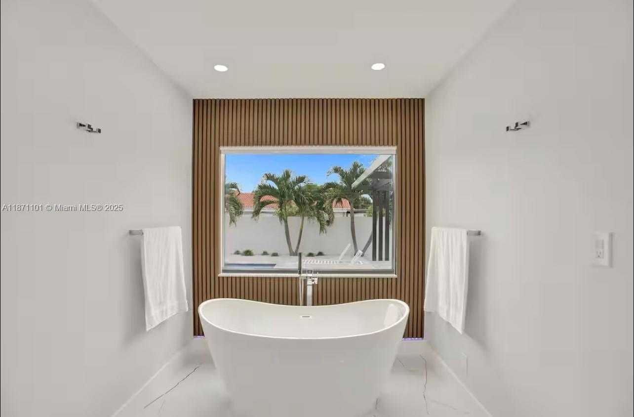 Small Image of 6201 SOUTH WEST 107TH AVE, Miami Number 28