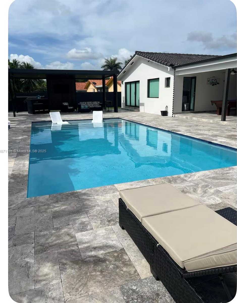 Small Image of 6201 SOUTH WEST 107TH AVE, Miami Number 3