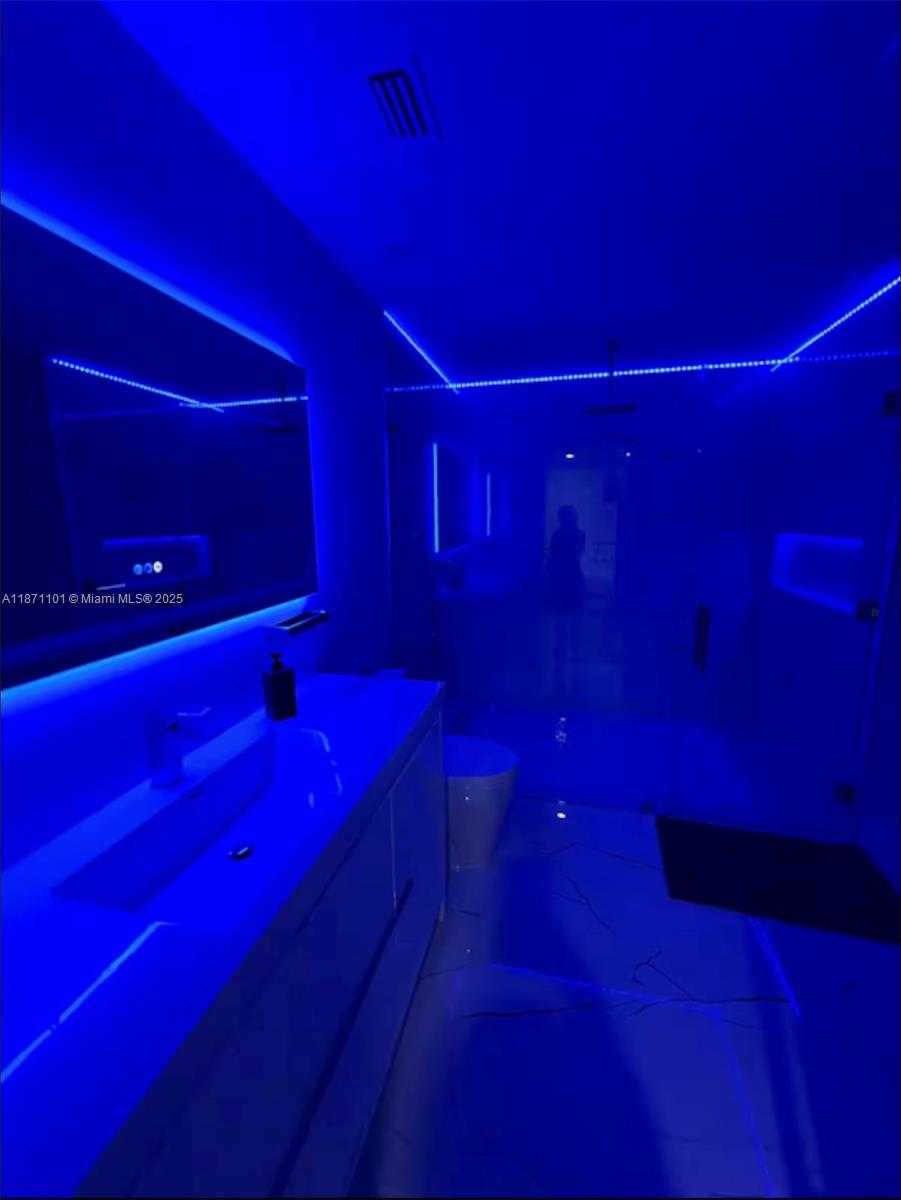 Small Image of 6201 SOUTH WEST 107TH AVE, Miami Number 31
