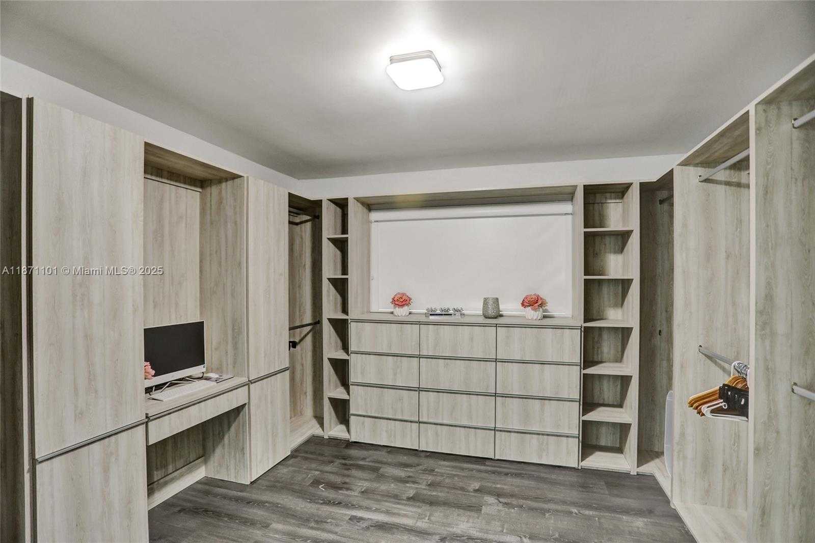 Small Image of 6201 SOUTH WEST 107TH AVE, Miami Number 33